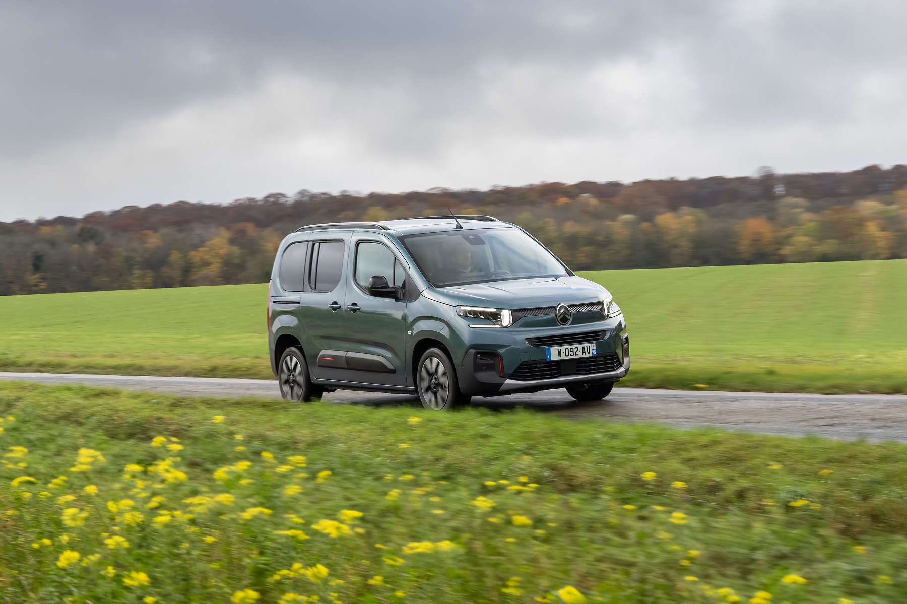 Новий CITROЁN Berlingo, вигляд спереду з правого боку