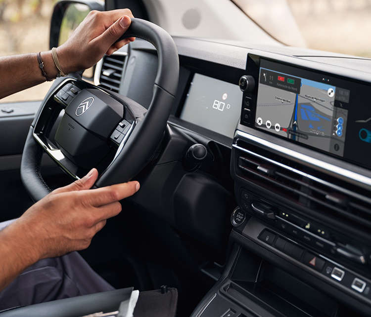 Панель приладів у кабіні нового фургона Citroën ë-Berlingo
