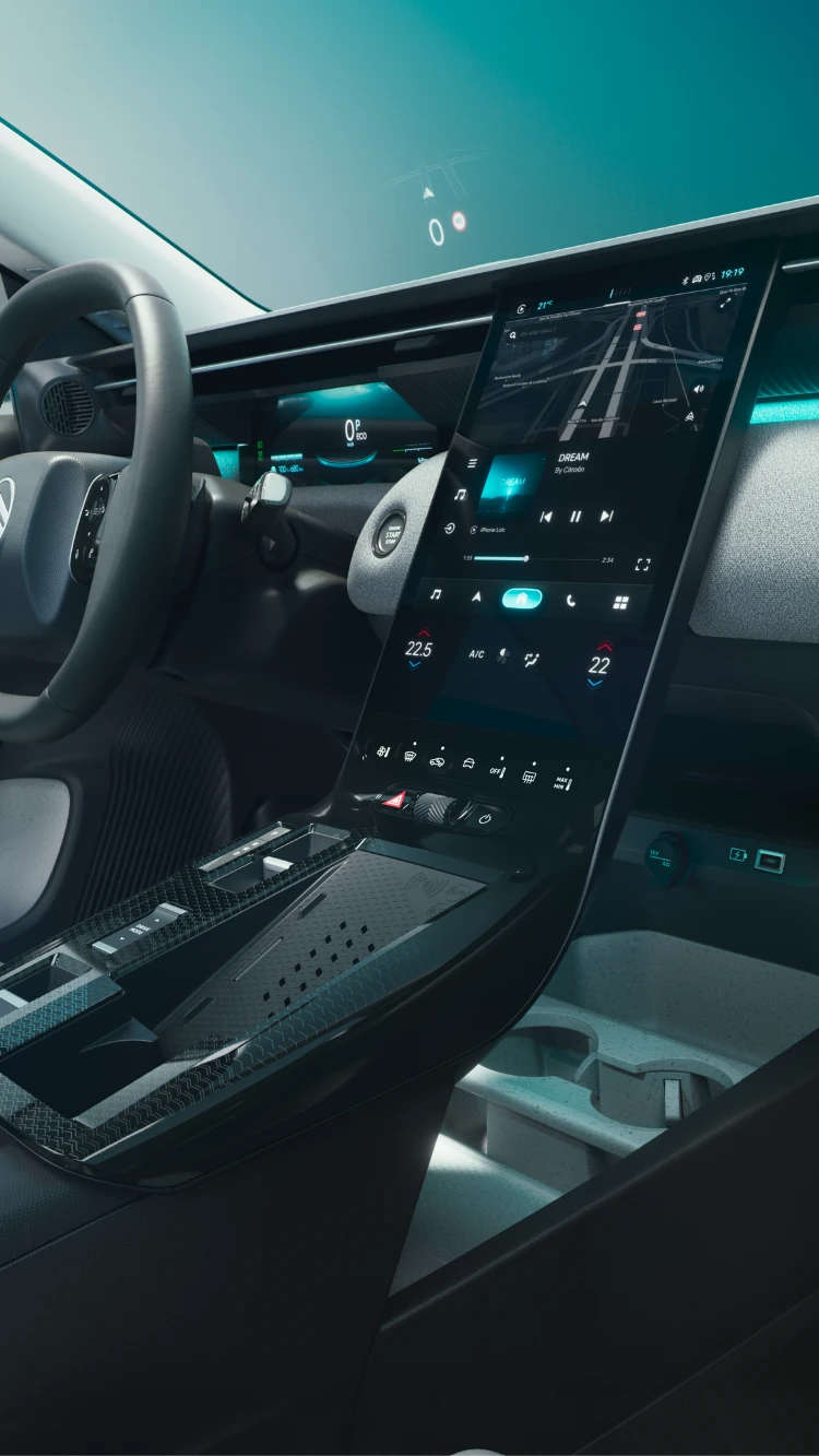 Сенсорний екран на передній панелі у салоні Citroën C5 Aircross