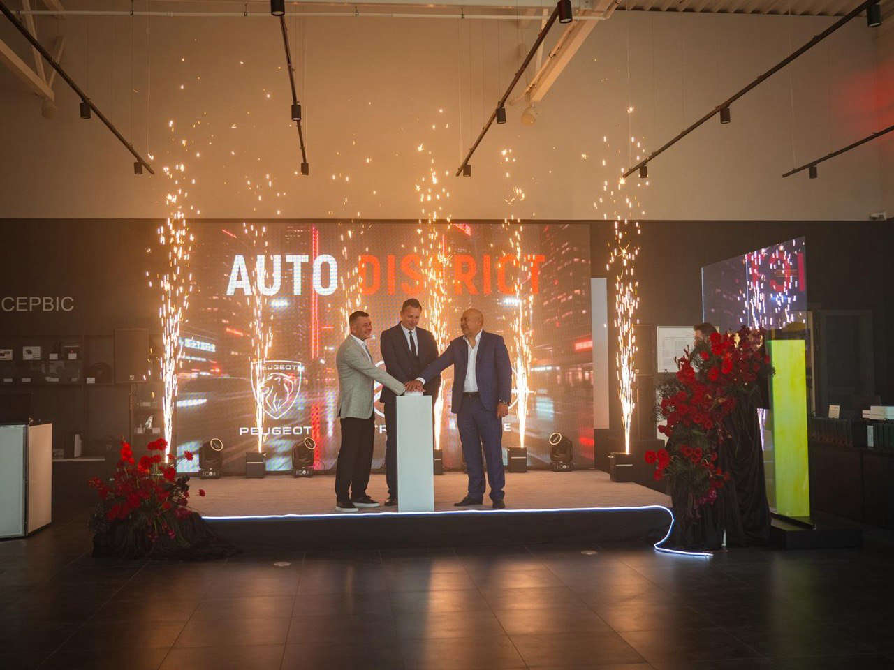 Сцена на відкритті дилерського центру CITROËN у Житомирі з керівниками